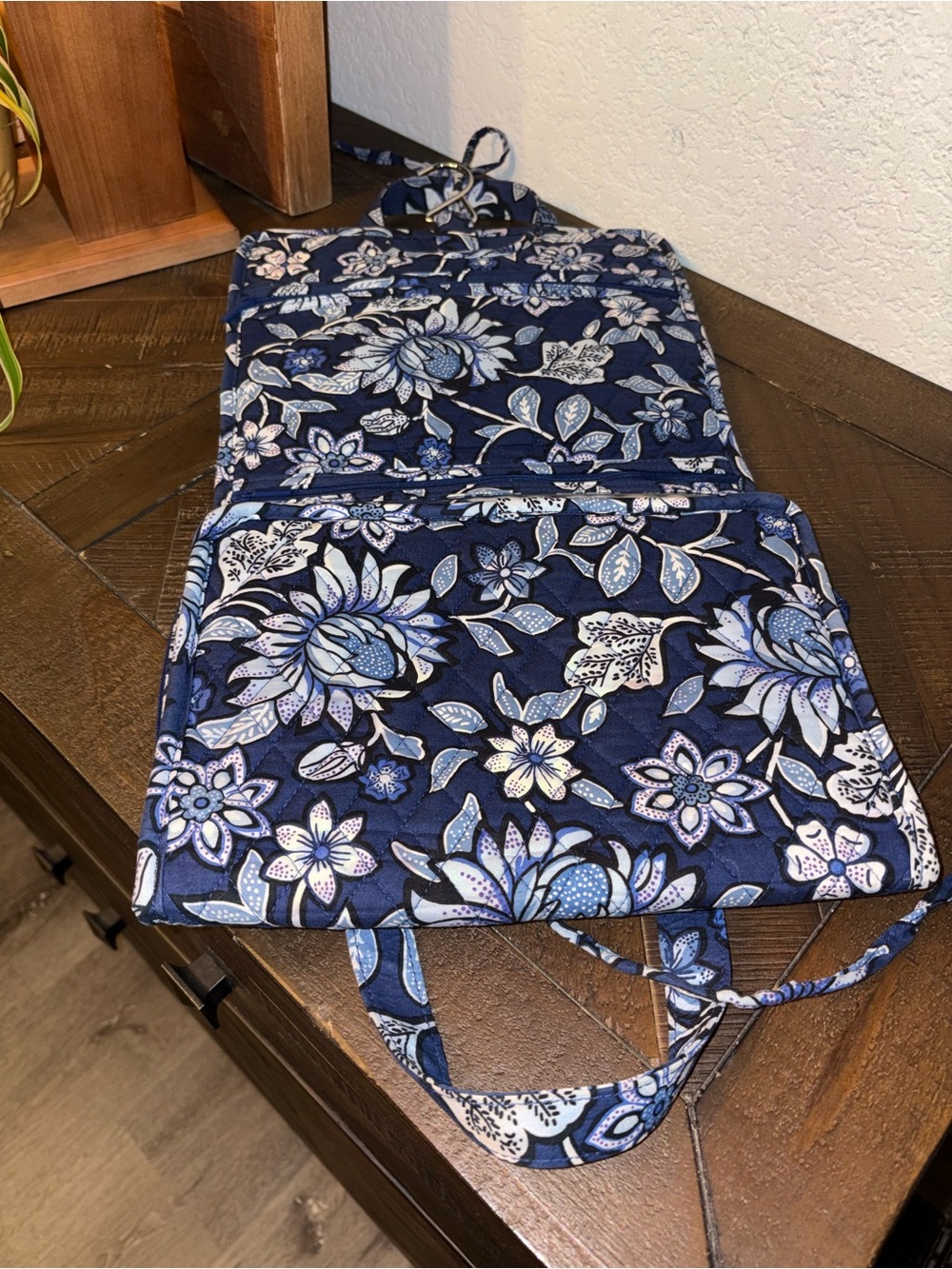 Vera Bradley Hanging Travel Organizer Blue Floral Quilted Toiletry Cosmetic Bag - Picture 5 of 9